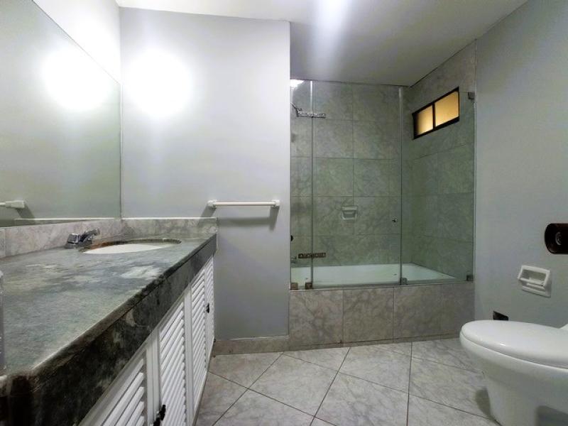 Dpto. en Alq. en Malecón Miraflores Vista al Mar y Parque 3 Dorm. A.C. 160 mt. $1,290