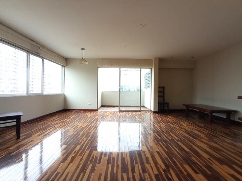 Dúplex Venta en Urb. San Antonio Miraflores 3 Dormitorio $169,000 A.C. 130 mt.