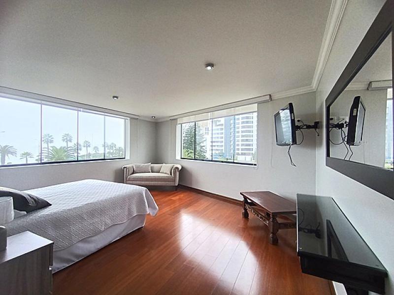 Exclusivo Departamento en Malecon Miraflores Frente al Mar en Venta 3 Dorm. A.C. 184 mt.