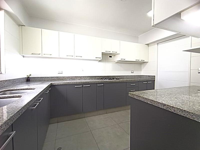 Departamento en Venta en el Corazón de Miraflores 3 Dormitorios $254,000 A.C. 111 mt.