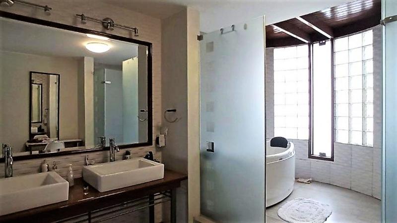 Casa en Venta en la Urb. El Corregidor La Molina Piscina 660 mt. de Jardín $1,100,000