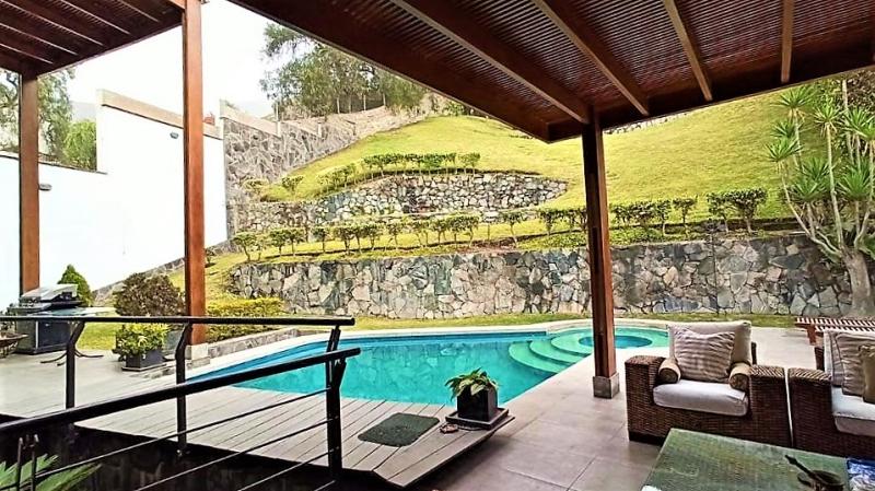 Casa en Venta en la Urb. El Corregidor La Molina Piscina 660 mt. de Jardín $1,100,000