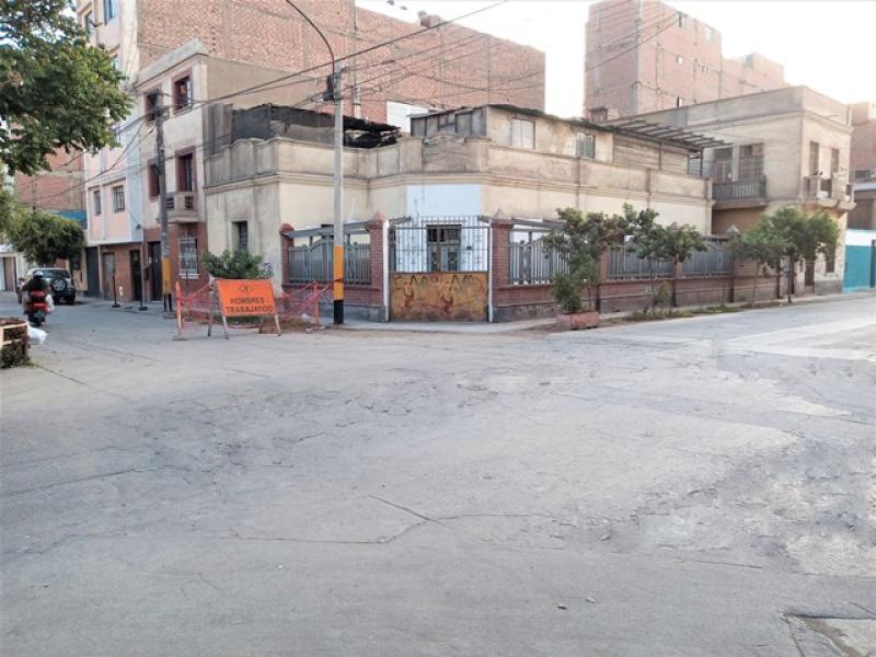 Terreno en Esquina con Zonificación RDM hasta 7 pisos A.C. 341 mt.