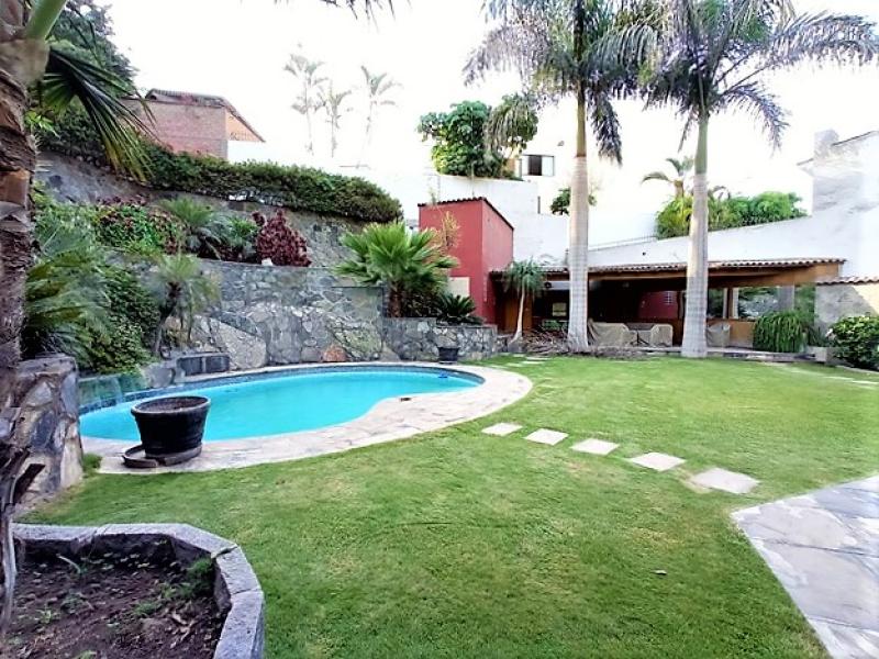 Residencia con Piscina  en Venta en Isla del Sol La Molina $719,000 A.T. 870.35 mt.