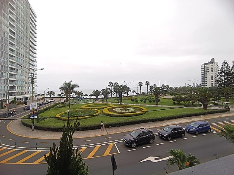 Exclusivo Dpto. Frente al Mar en Malecón Cisneros en Alquiler 3 Dorm. A.C. 198 mt. $2,600