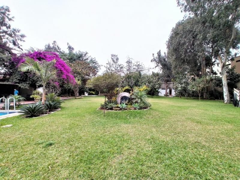 Terreno en Venta en Chacarilla Surco  Parámetros 4 pisos A.T 2,505.82  $3,200,000.00