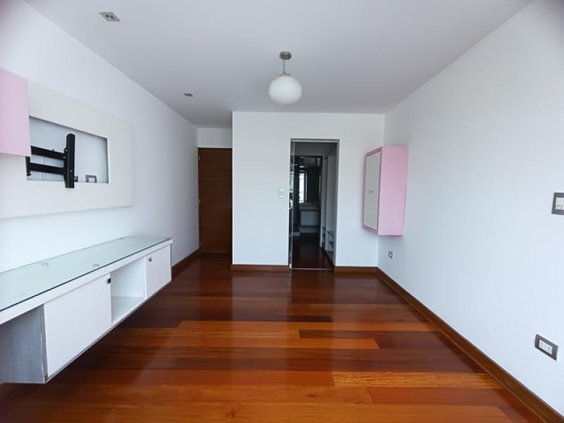 Exclusiva Residencia en Venta en Urb. Aurora Miraflores 4 Dormitorios 4 Baños A.T  315 mt.