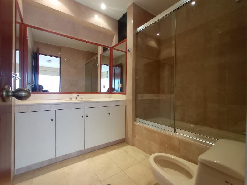 Departamento en Alquiler en San Isidro Frente al Golf 4 Dormitorios $3,000 A.C. 320 mt.