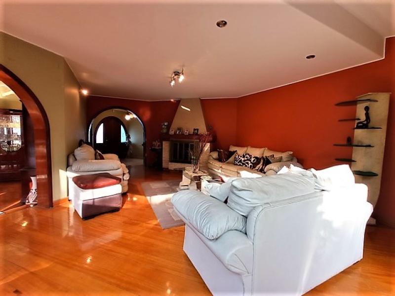 Residencia con Piscina  en Venta en Isla del Sol La Molina $719,000 A.T. 870.35 mt.