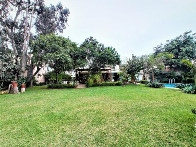 Terreno en Venta en Chacarilla Surco  Parámetros 4 pisos A.T 2,505.82  $3,200,000.00