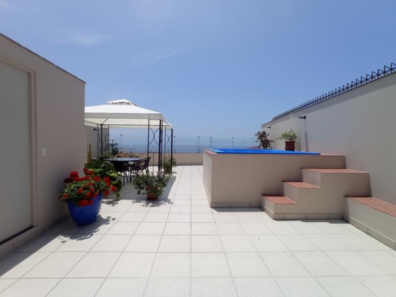 Estupendo Pent-house Triplex en Alquiler en Barranco 4 Dorm. $3,300 A.O. 480 mt.