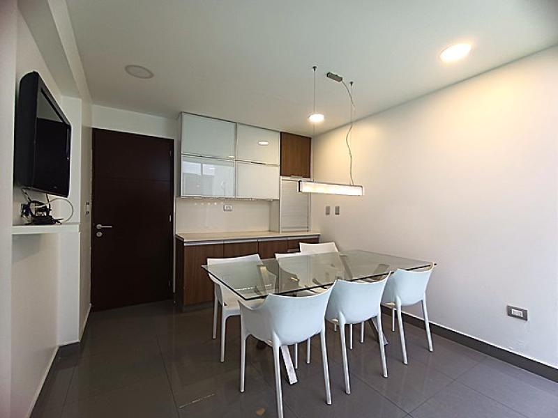Exclusiva Residencia en Venta en Urb. Aurora Miraflores 4 Dormitorios 4 Baños A.T  315 mt.
