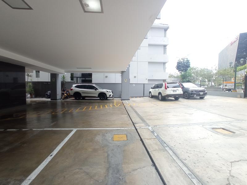 Oficina en Alquiler San Isidro Céntrica Cerca al Centro Financiero 96 mt. $1,200 A.C. 96 m