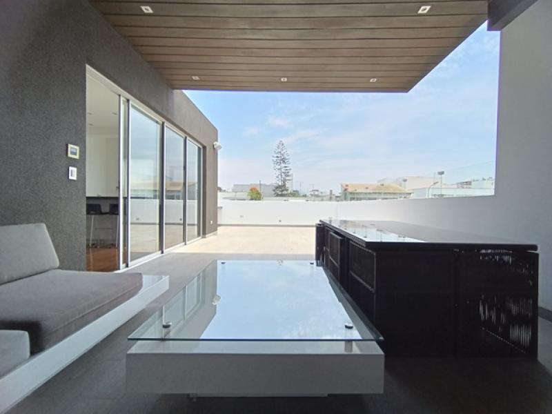 Exclusiva Residencia en Venta en Urb. Aurora Miraflores 4 Dormitorios 4 Baños A.T  315 mt.