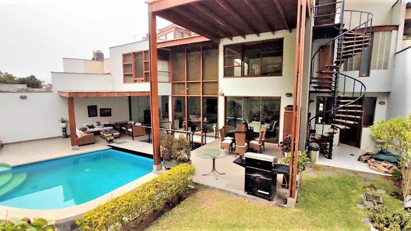 Casa en Venta en la Urb. El Corregidor La Molina Piscina 660 mt. de Jardín $1,100,000