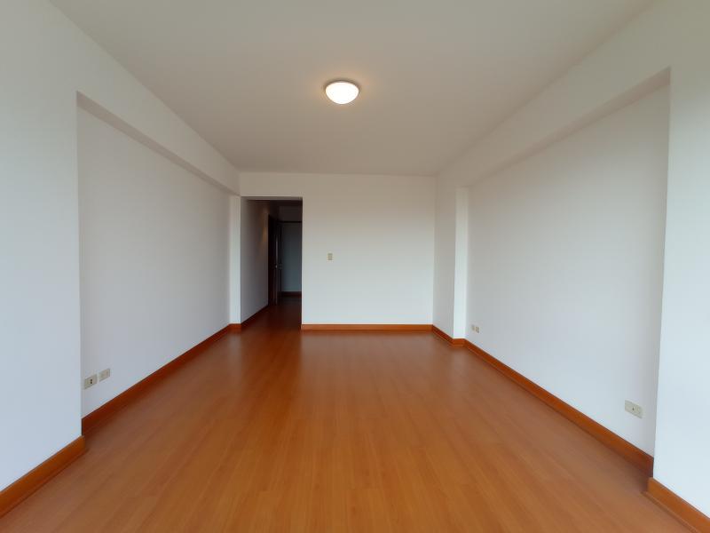 Departamento en Alquiler en San Isidro Frente al Golf 4 Dormitorios $3,000 A.C. 320 mt.