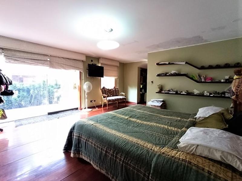 Residencia con Piscina  en Venta en Isla del Sol La Molina $719,000 A.T. 870.35 mt.