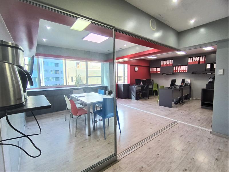 Oficina/Vivienda en el Corazón de Miraflores Venta 2 Ambientes A.C. 49 mt. $105,000