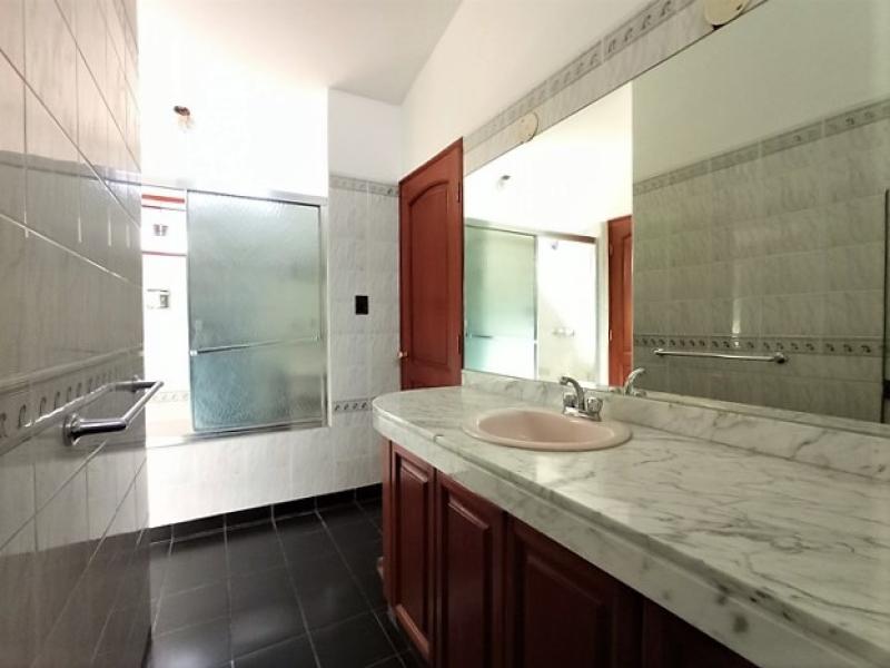 Residencia con Piscina  en Venta en Isla del Sol La Molina $719,000 A.T. 870.35 mt.