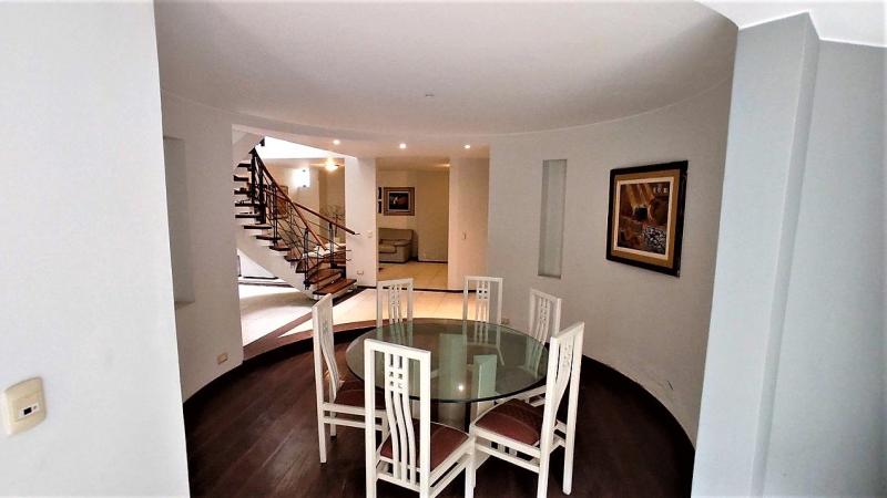 Casa en Venta en la Urb. El Corregidor La Molina Piscina 660 mt. de Jardín $1,100,000
