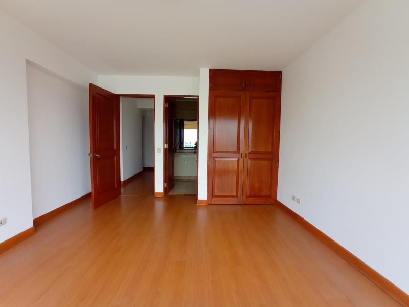 Departamento en Alquiler en San Isidro Frente al Golf 4 Dormitorios $3,000 A.C. 320 mt.