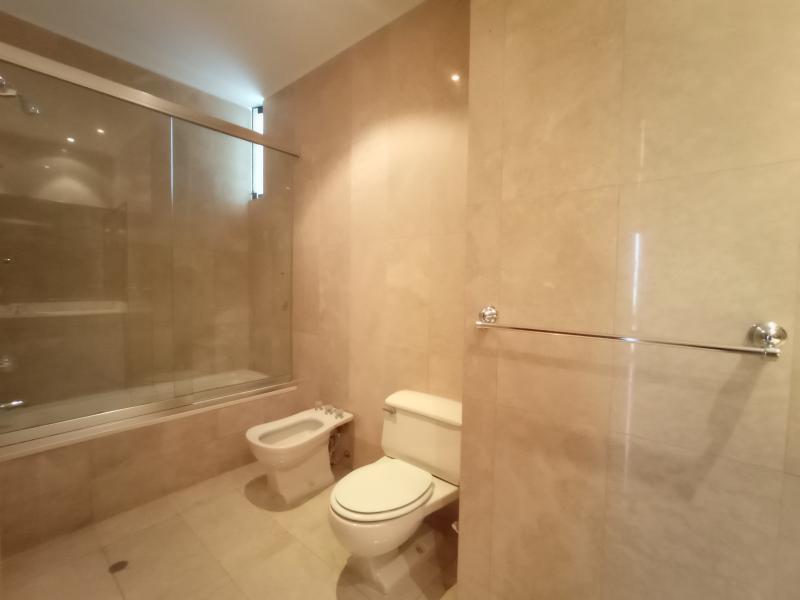 Departamento en Alquiler en San Isidro Frente al Golf 4 Dormitorios $3,000 A.C. 320 mt.