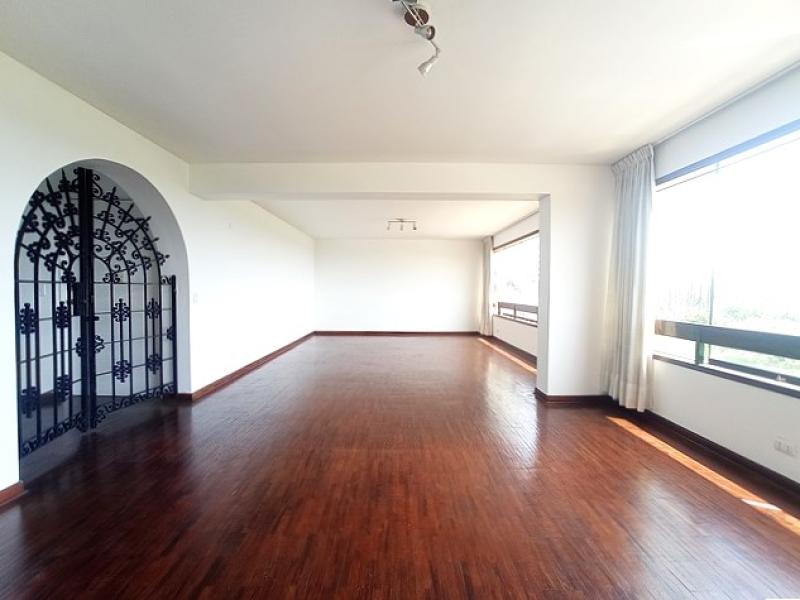 Departamento en Venta en Malecón Miraflores 3 Dormitorios $450,000 A. C. 160 mt.
