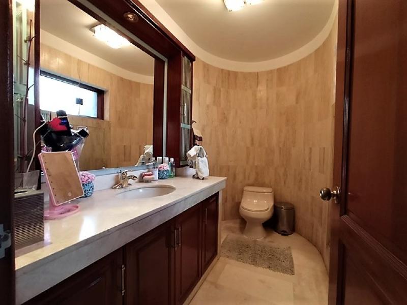 Residencia con Piscina  en Venta en Isla del Sol La Molina $719,000 A.T. 870.35 mt.