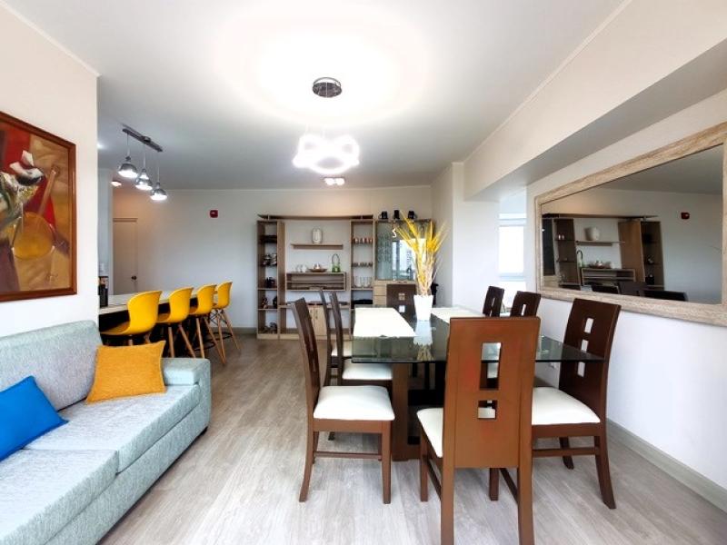 Departamento en Alquiler en Miraflores con Áreas Comunes 3 Dormitorios $1,500 A.C. 120 mt.