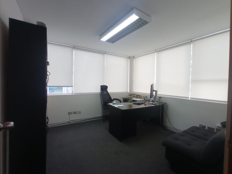 Oficina en Alquiler San Isidro Céntrica Cerca al Centro Financiero 96 mt. $1,200 A.C. 96 m
