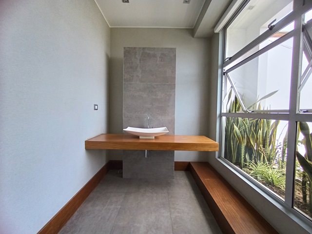 Exclusiva Residencia en Venta en Urb. Aurora Miraflores 4 Dormitorios 4 Baños A.T  315 mt.