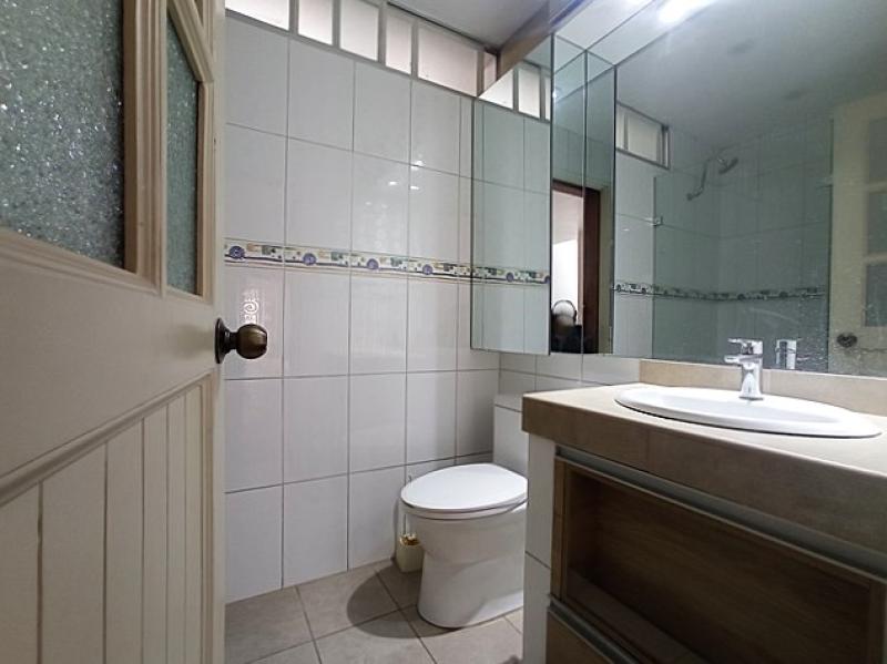 Casa en ALQUILER en Monterrico Surco JARDIN 5 dormitorios A.T. 300 mt. $2,500