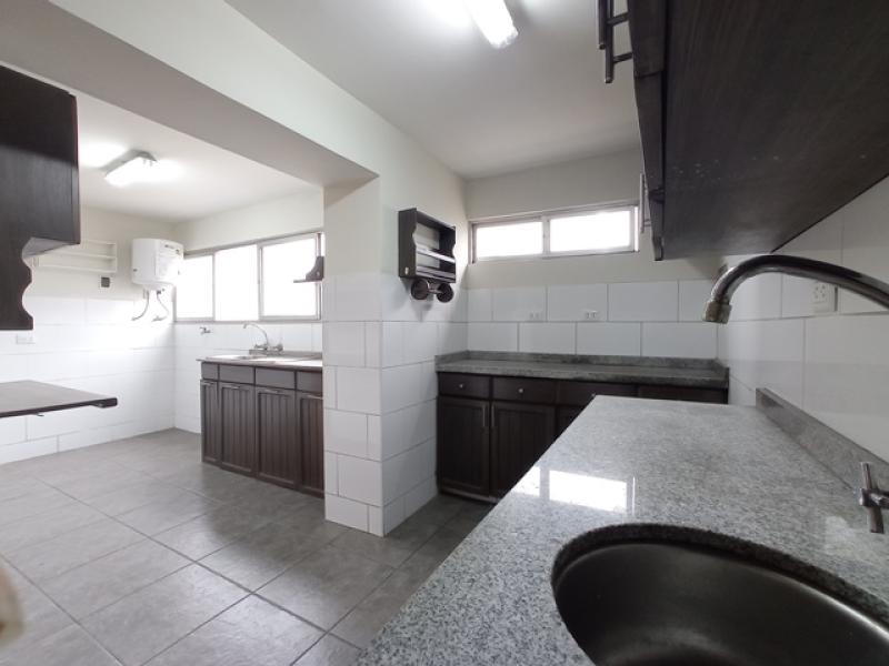 Dúplex Venta en Urb. San Antonio Miraflores 3 Dormitorio $169,000 A.C. 130 mt.