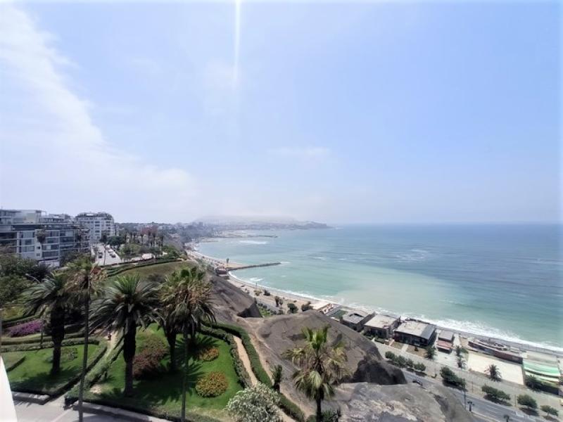 Estupendo Pent-house Triplex en Alquiler en Barranco 4 Dorm. $3,300 A.O. 480 mt.