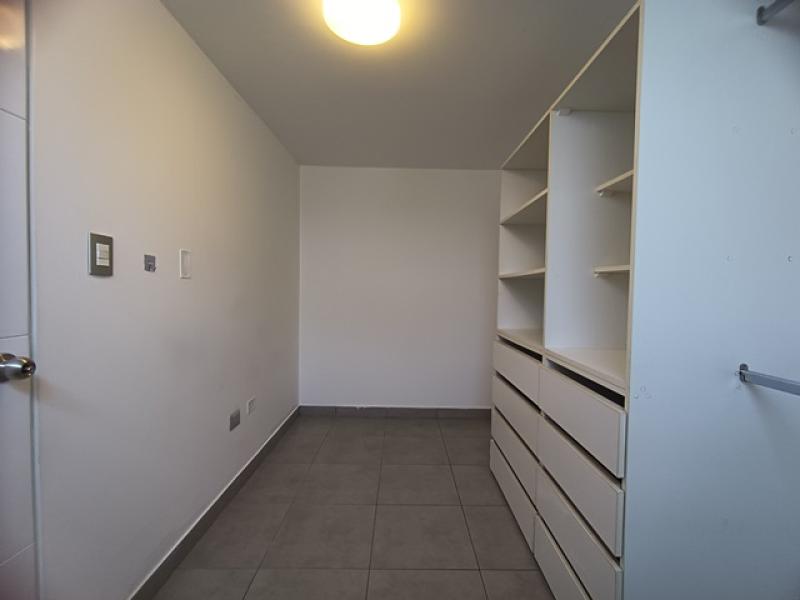 Exclusiva Residencia en Venta en Urb. Aurora Miraflores 4 Dormitorios 4 Baños A.T  315 mt.