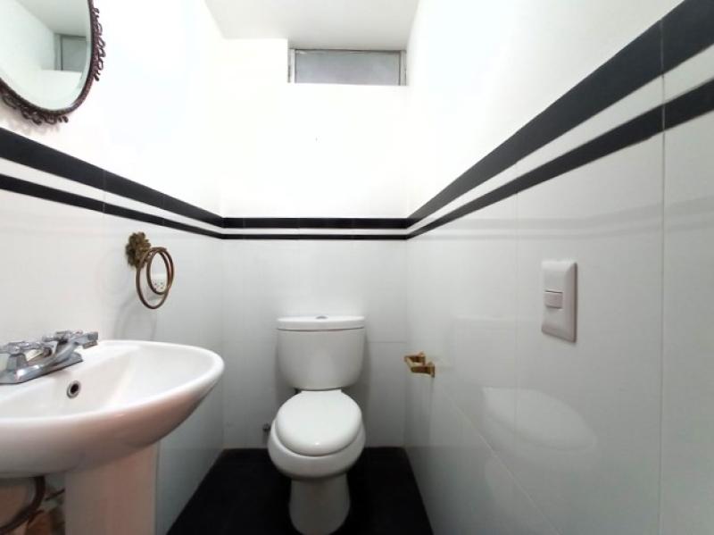 Dúplex Venta en Urb. San Antonio Miraflores 3 Dormitorio $169,000 A.C. 130 mt.