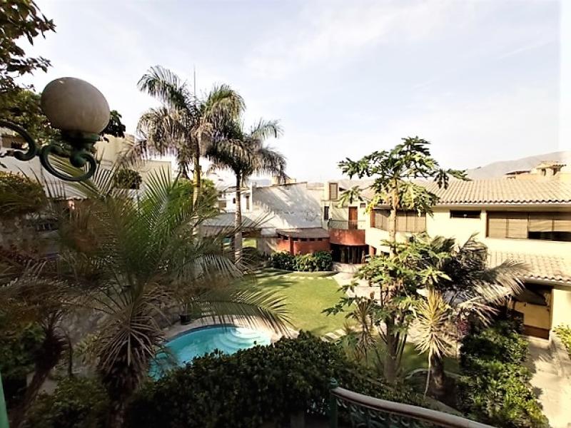Residencia con Piscina  en Venta en Isla del Sol La Molina $719,000 A.T. 870.35 mt.
