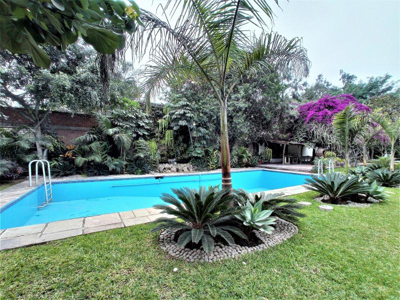 Terreno en Venta en Chacarilla Surco  Parámetros 4 pisos A.T 2,505.82  $3,200,000.00