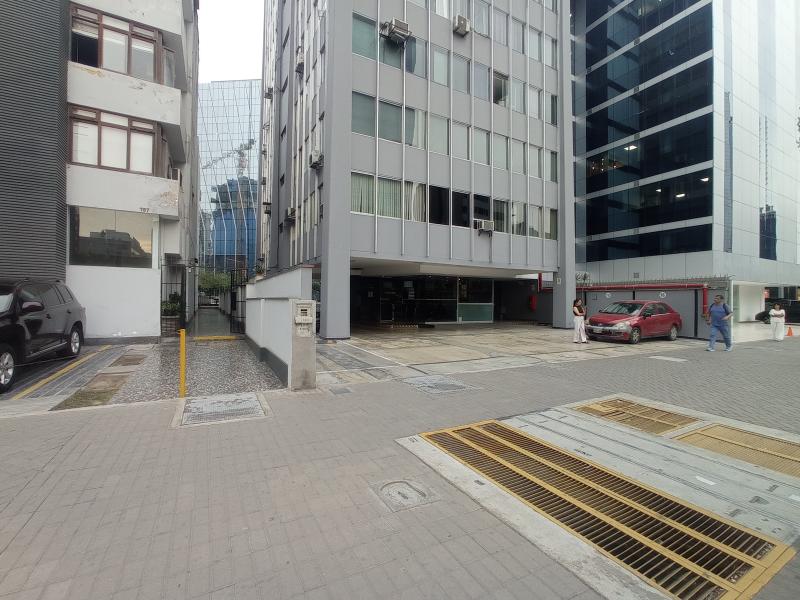 Oficina en Alquiler San Isidro Céntrica Cerca al Centro Financiero 96 mt. $1,200 A.C. 96 m