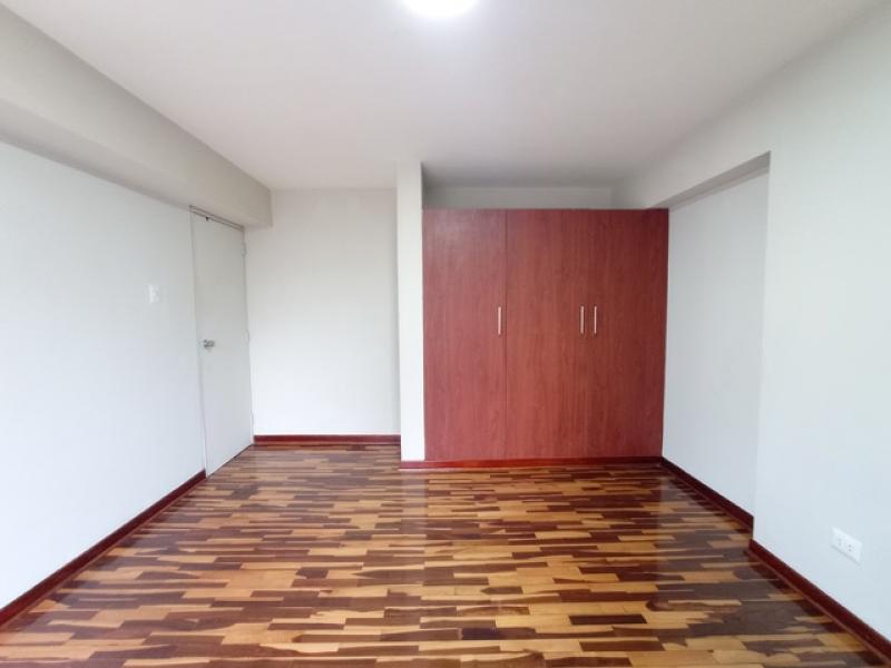 Dúplex Venta en Urb. San Antonio Miraflores 3 Dormitorio $169,000 A.C. 130 mt.