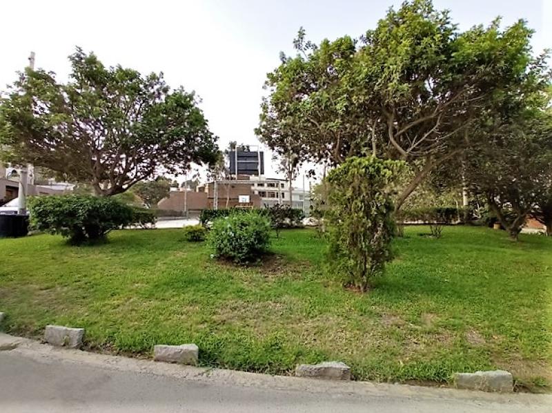 Residencia con Piscina  en Venta en Isla del Sol La Molina $719,000 A.T. 870.35 mt.