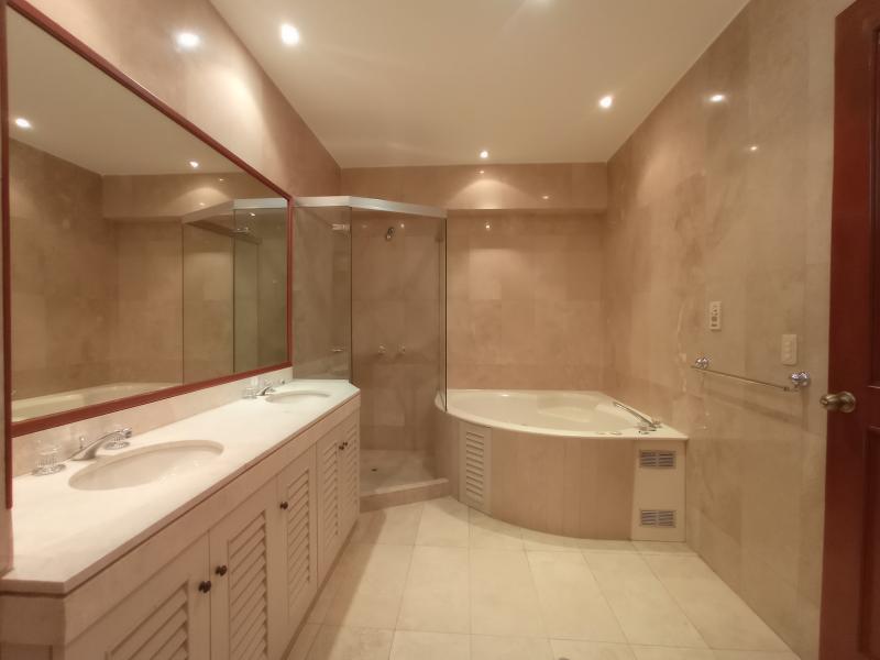 Departamento en Alquiler en San Isidro Frente al Golf 4 Dormitorios $3,000 A.C. 320 mt.