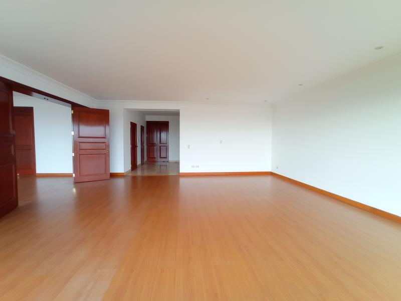 Departamento en Alquiler en San Isidro Frente al Golf 4 Dormitorios $3,000 A.C. 320 mt.