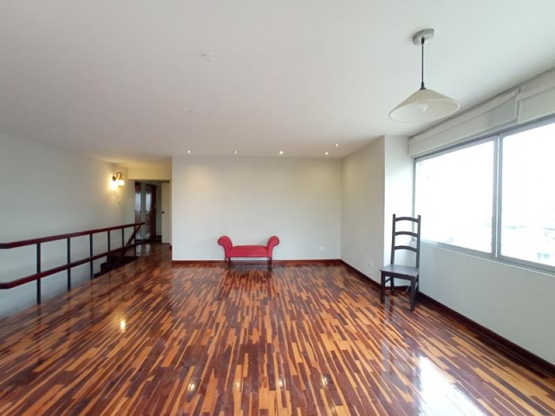 Dúplex Venta en Urb. San Antonio Miraflores 3 Dormitorio $169,000 A.C. 130 mt.