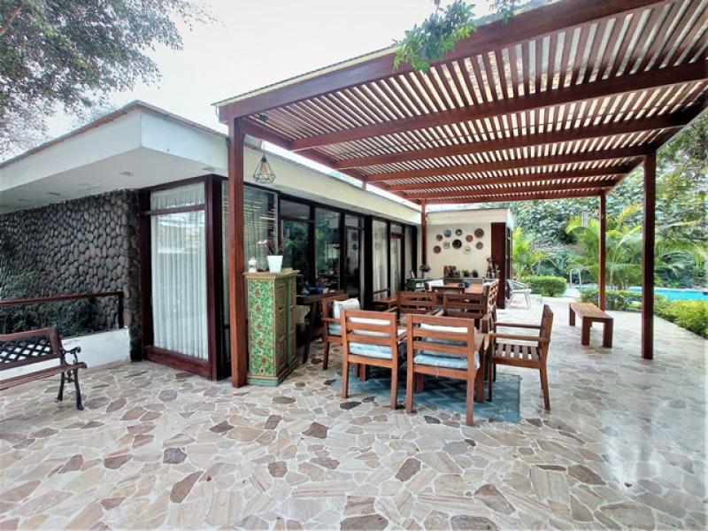 Terreno en Venta en Chacarilla Surco  Parámetros 4 pisos A.T 2,505.82  $3,200,000.00
