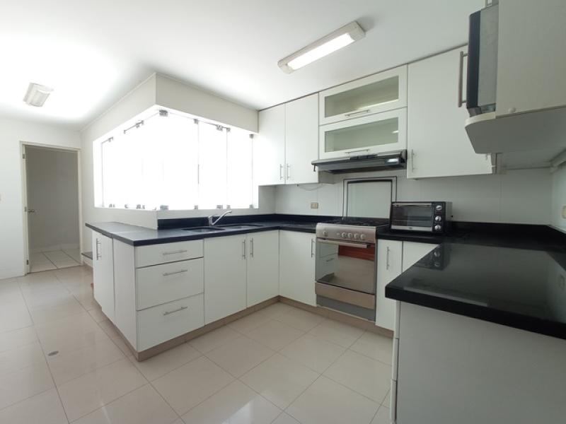 Dpto. en Vta. Zona Exclusiva de Chacarilla Surco 3 Dorm. $369,000 A.C. 198 MT.