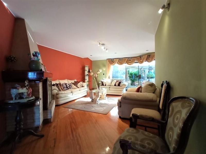 Residencia con Piscina  en Venta en Isla del Sol La Molina $719,000 A.T. 870.35 mt.