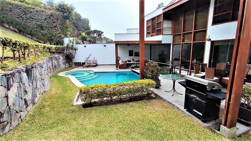 Casa en Venta en la Urb. El Corregidor La Molina Piscina 660 mt. de Jardín $1,100,000