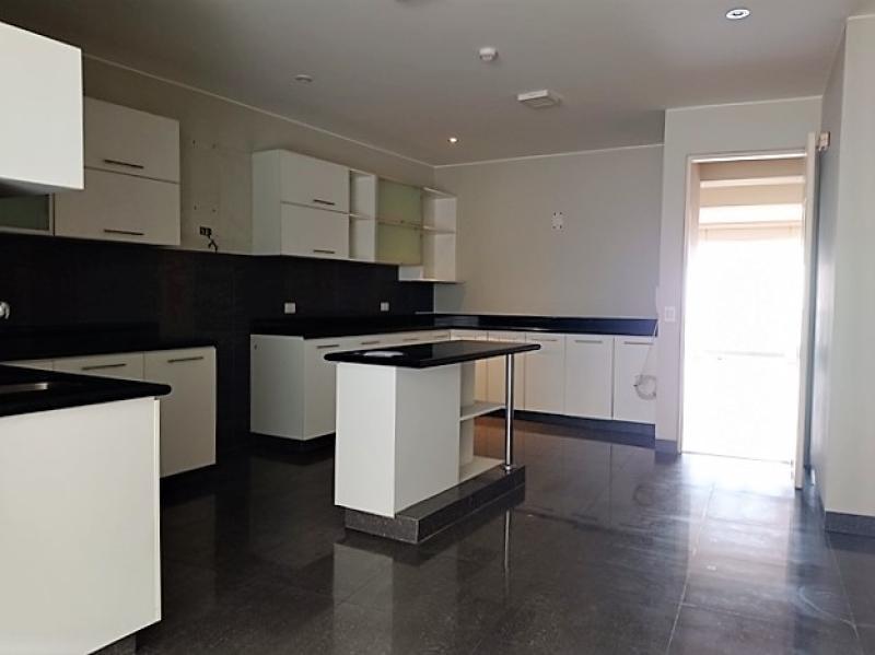 Departamento en Venta Urb. Cerros de Camacho Surco 3 Dormitorios $400,000 A.C 233 mt.