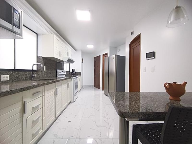 Exclusivo Dpto. Frente al Mar en Malecón Cisneros en Alquiler 3 Dorm. A.C. 198 mt. $2,600